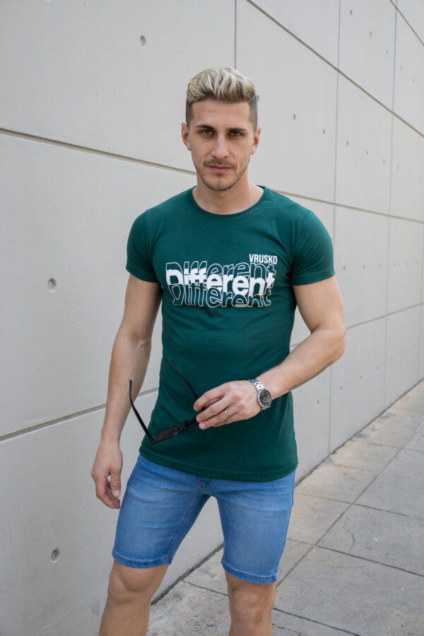 Remeras Slim Fit "DIFERENTE" - Image 4