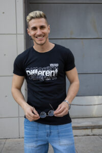 Remeras Slim Fit "DIFERENTE"
